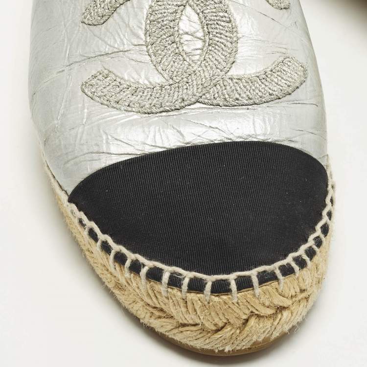 Pre Owned Chanel CC Size 40 Silver/Black Canvas and Leather Cap Toe Espadrille Flats