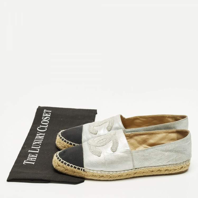 Pre Owned Chanel CC Size 40 Silver/Black Canvas and Leather Cap Toe Espadrille Flats