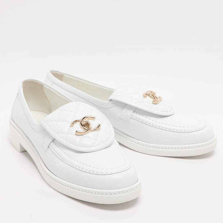 Pre Owned Chanel CC Size 39 White Leather Loafers