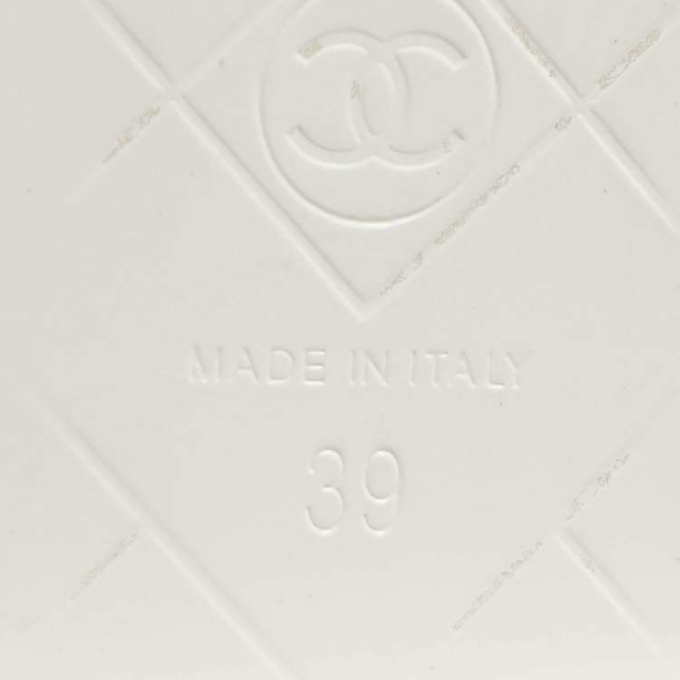 Pre Owned Chanel CC Size 39 White Leather Loafers