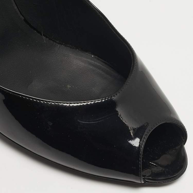 مملوكة مسبقًا Chanel CC Size 39 Black Patent Leather Peep Toe Pumps