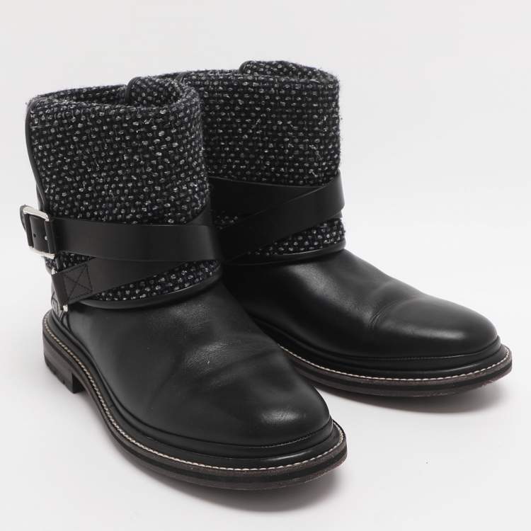 مملوكة مسبقًا بوت شانيل جلدي وتويد أسود/رمادي بطول الكاحل مقاس 39