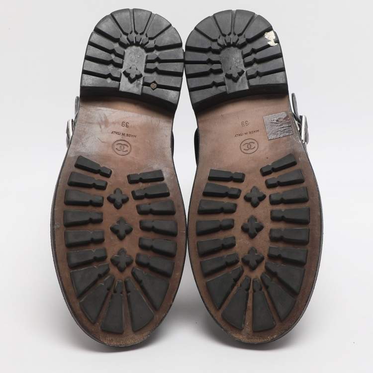 مملوكة مسبقًا بوت شانيل جلدي وتويد أسود/رمادي بطول الكاحل مقاس 39