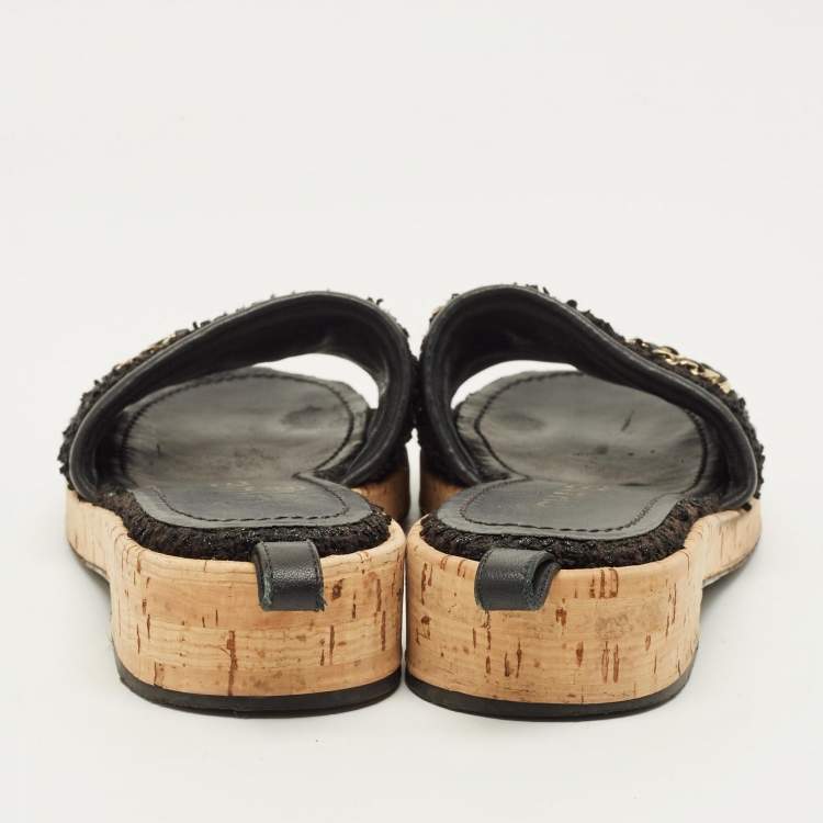 مملوكة مسبقًا Chanel Size 37.5 Black Leather and Tweed Cork Slide Sandals