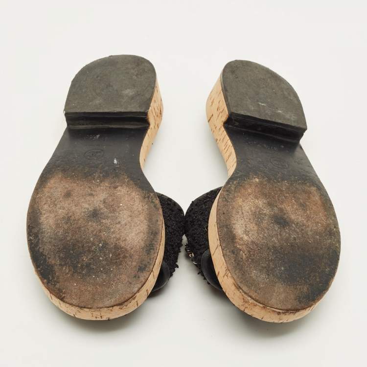 مملوكة مسبقًا Chanel Size 37.5 Black Leather and Tweed Cork Slide Sandals