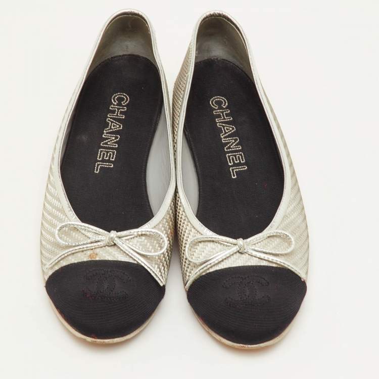 Pre Owned Chanel CC Size 36.5 Silver/Black Woven Coated Fabric Bow Cap Toe Ballet Flats