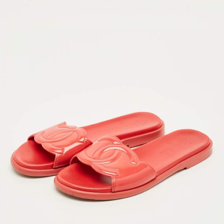 Pre Owned Chanel CC Size 40 Coral Orange Patent Leather Slide Flats