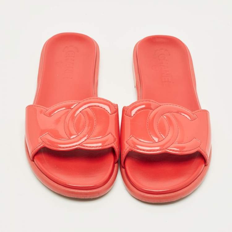 Pre Owned Chanel CC Size 40 Coral Orange Patent Leather Slide Flats