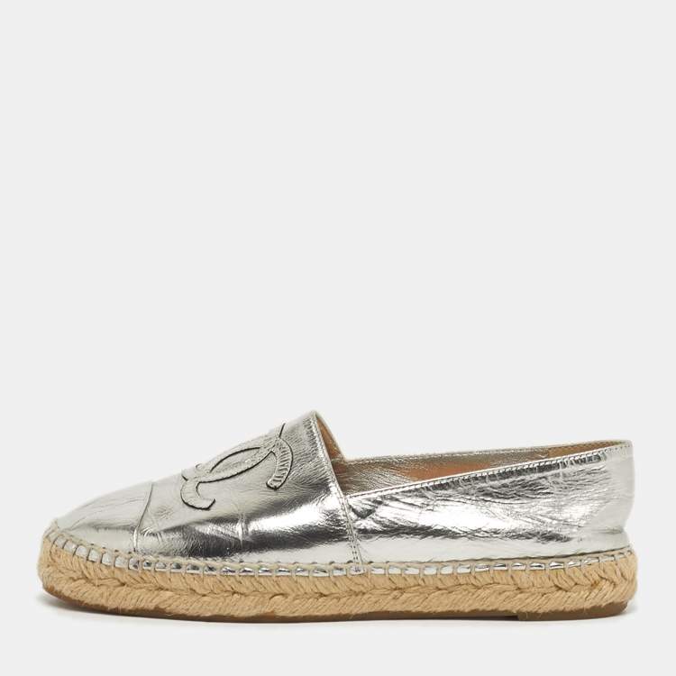 Pre Owned Chanel CC Size 36 Silver Foil Leather Cap Toe Espadrille Flats
