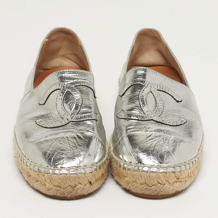 Pre Owned Chanel CC Size 36 Silver Foil Leather Cap Toe Espadrille Flats