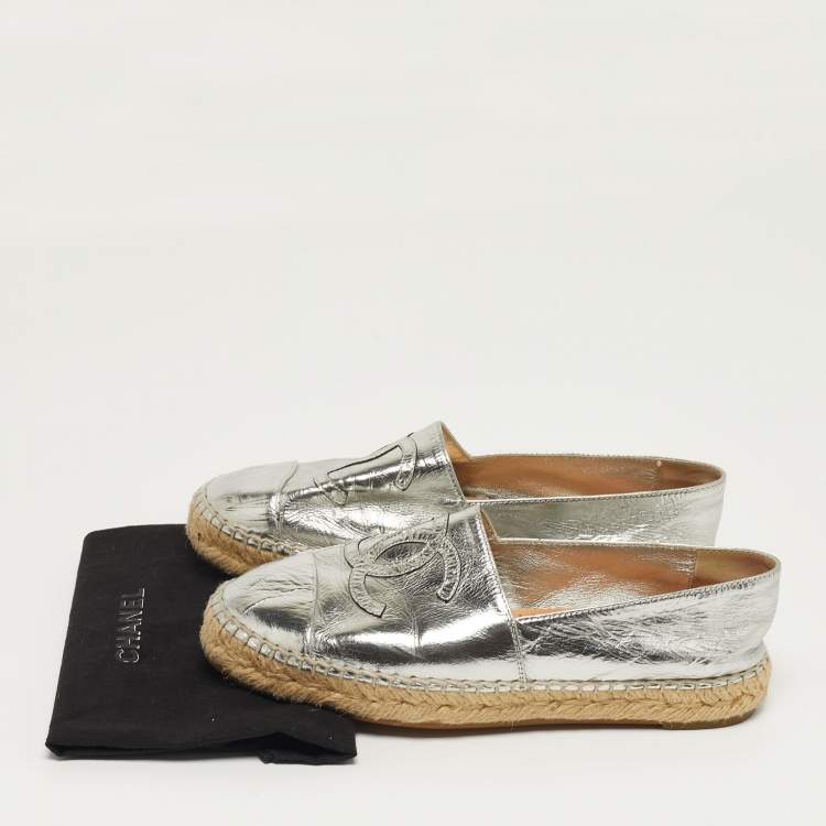 Pre Owned Chanel CC Size 36 Silver Foil Leather Cap Toe Espadrille Flats