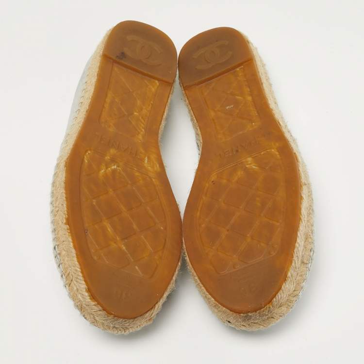 Pre Owned Chanel CC Size 36 Silver Foil Leather Cap Toe Espadrille Flats