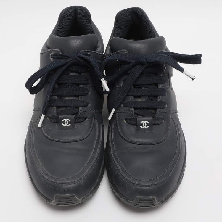 Pre Owned Chanel CC Size 38 Navy Blue/White Leather Low Top Sneakers