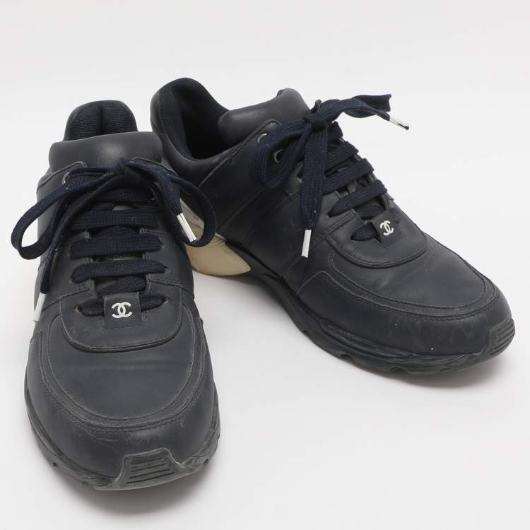 Pre Owned Chanel CC Size 38 Navy Blue/White Leather Low Top Sneakers