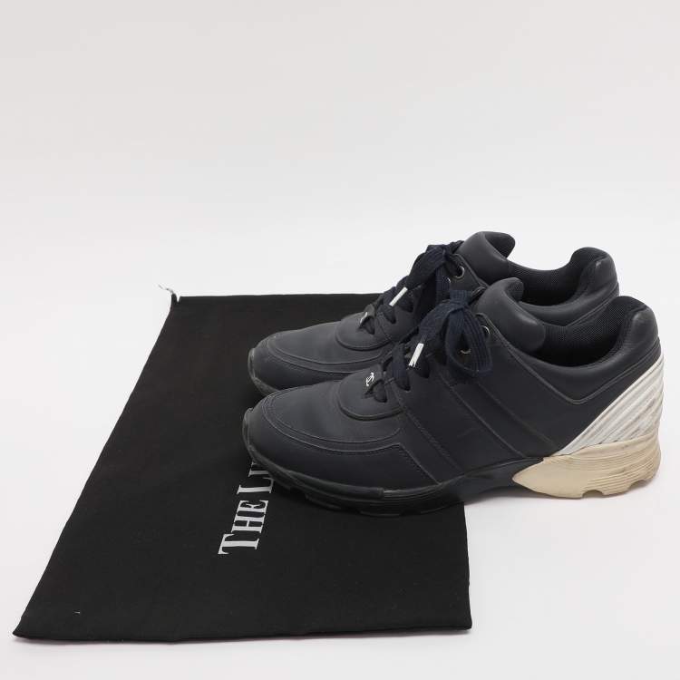 Pre Owned Chanel CC Size 38 Navy Blue/White Leather Low Top Sneakers