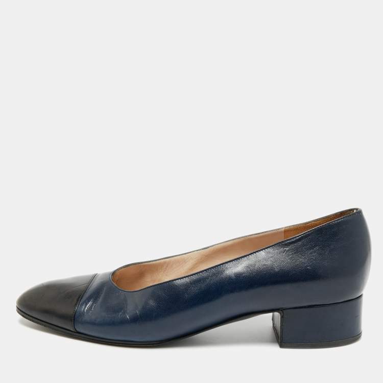 Pre Owned Chanel CC Cap Toe  Size 37.5 Navy Blue Leather Block Heel Pumps
