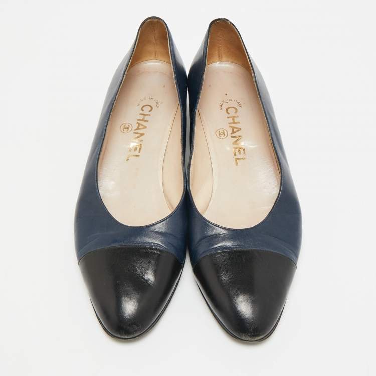 Pre Owned Chanel CC Cap Toe  Size 37.5 Navy Blue Leather Block Heel Pumps