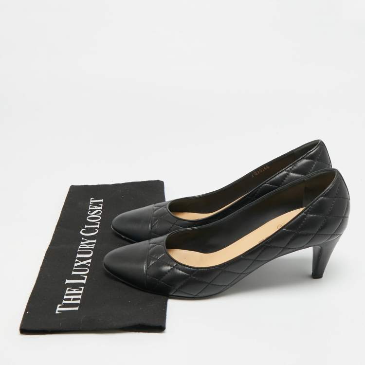 Pre Owned Chanel CC Size 41 Black Quilted Leather Cap Toe Pumps