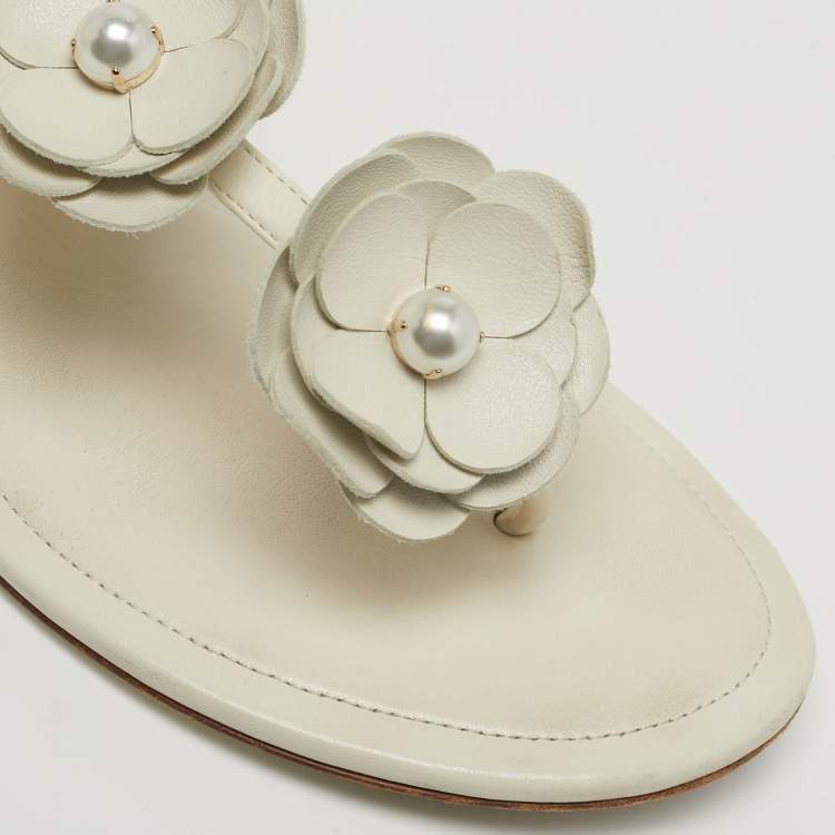 Pre Owned Chanel Camelia Size 40.5 White Leather Ankle Strap Thong Sandals