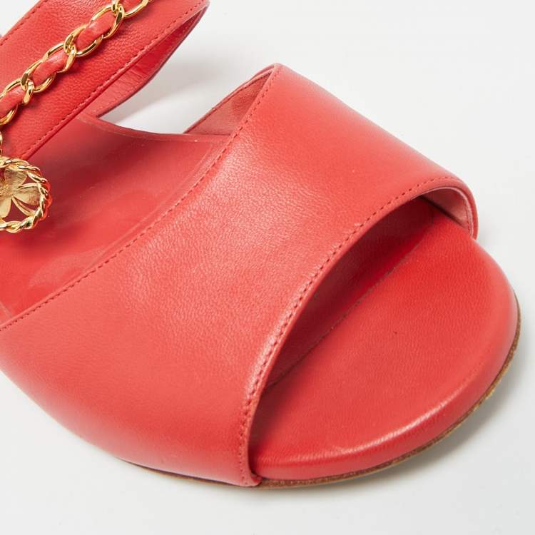 مملوكة مسبقًا Chanel Size 39 Red Leather Chain Detail Flat Slide