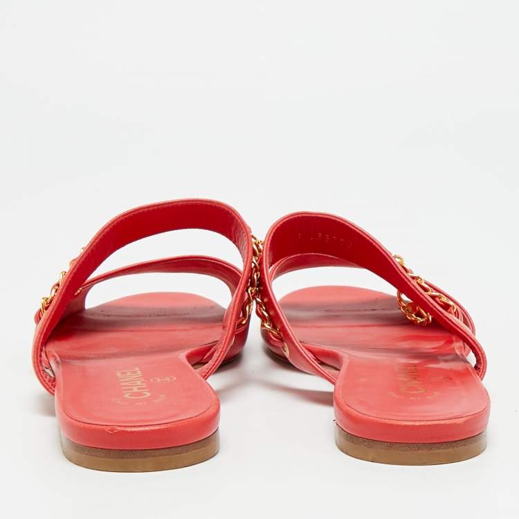 مملوكة مسبقًا Chanel Size 39 Red Leather Chain Detail Flat Slide