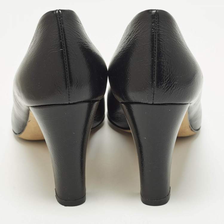 مملوكة مسبقًا Chanel  Size 37 Black Suede and Patent Leather CC Cap Toe Pumps