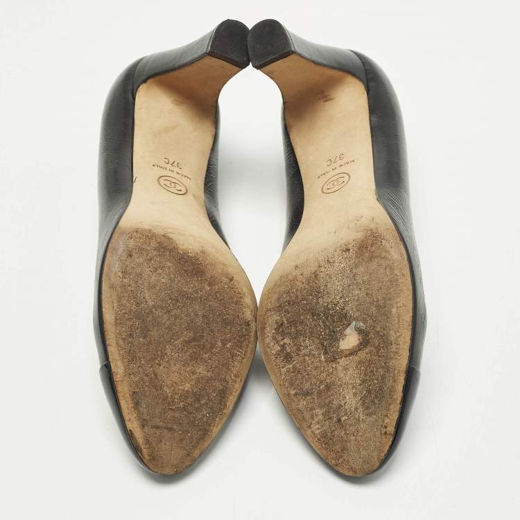 مملوكة مسبقًا Chanel  Size 37 Black Suede and Patent Leather CC Cap Toe Pumps