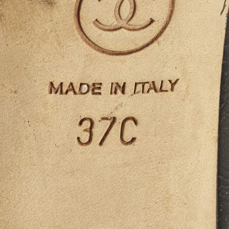 مملوكة مسبقًا Chanel  Size 37 Black Suede and Patent Leather CC Cap Toe Pumps