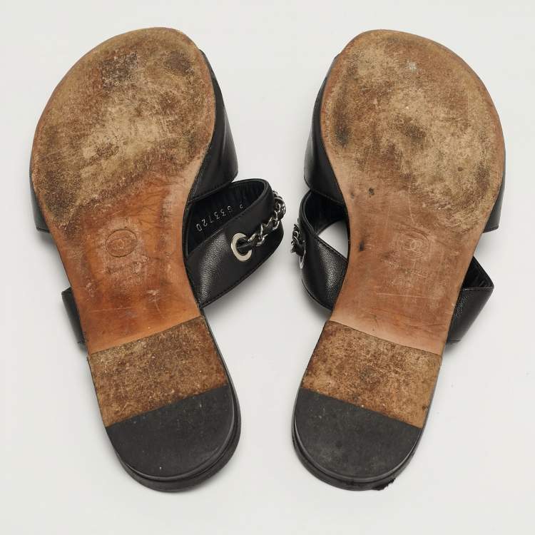 Pre Owned Chanel Size 39 Black Leather Chain Detail Flat Slide