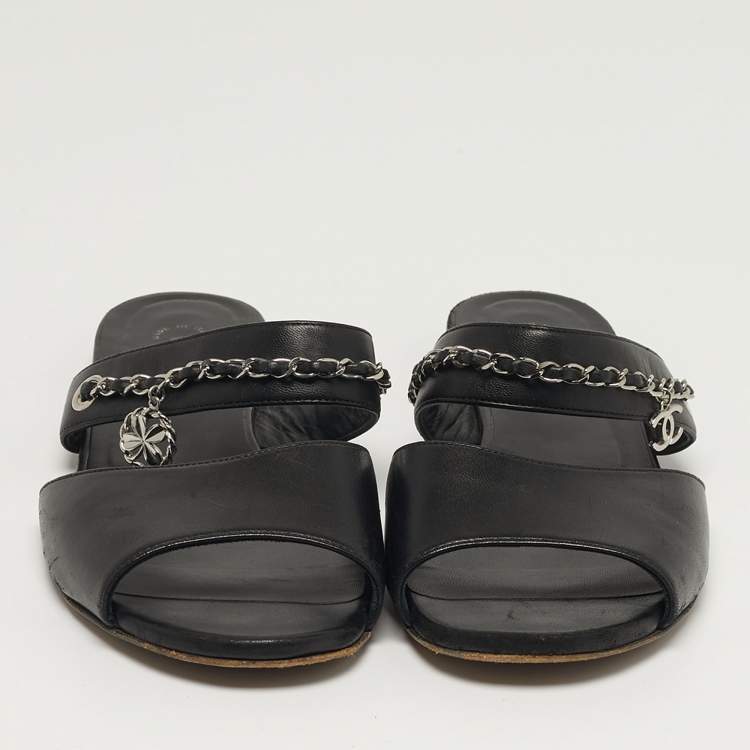 Pre Owned Chanel Size 39 Black Leather Chain Detail Flat Slide