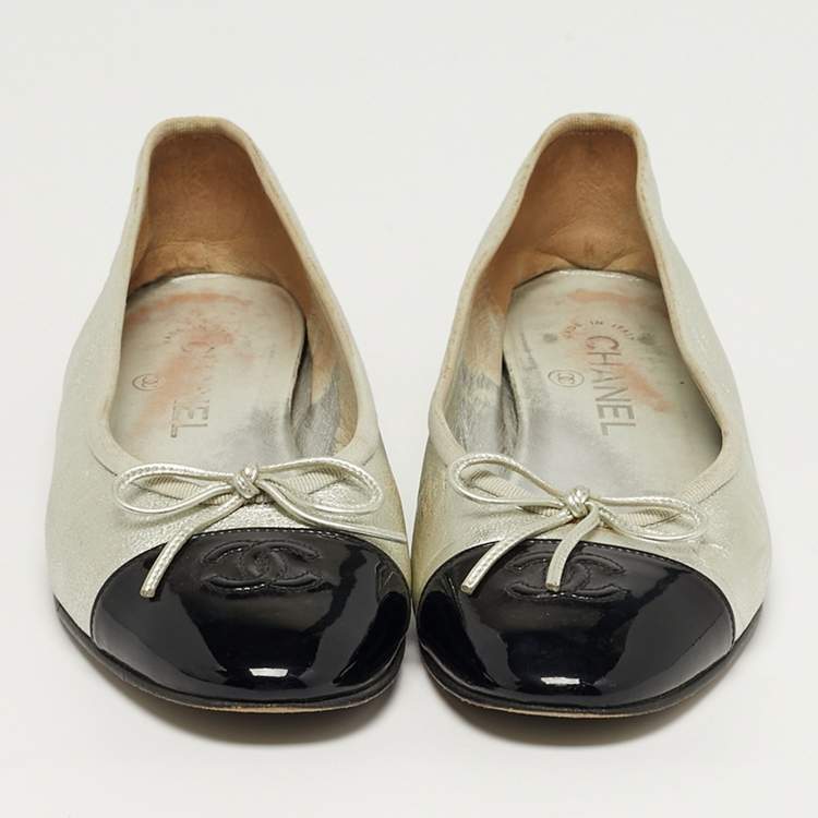 Pre Owned Chanel CC Size 39.5 Silver/Black Leather and Patent Leather Bow Ballet Flats