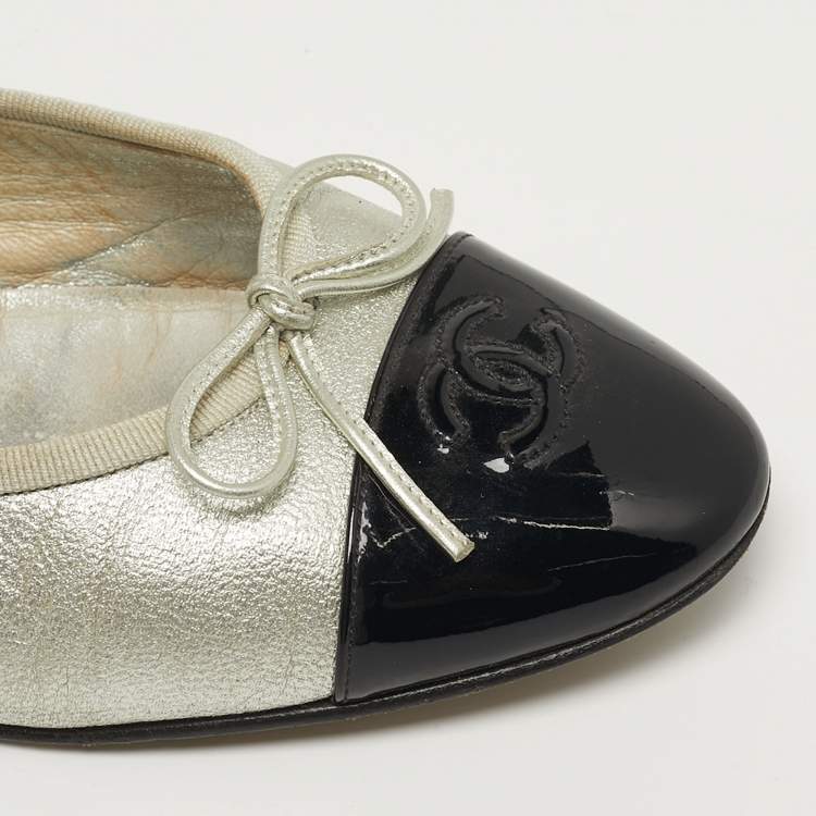 Pre Owned Chanel CC Size 39.5 Silver/Black Leather and Patent Leather Bow Ballet Flats