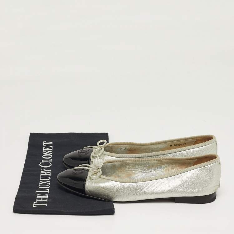 Pre Owned Chanel CC Size 39.5 Silver/Black Leather and Patent Leather Bow Ballet Flats
