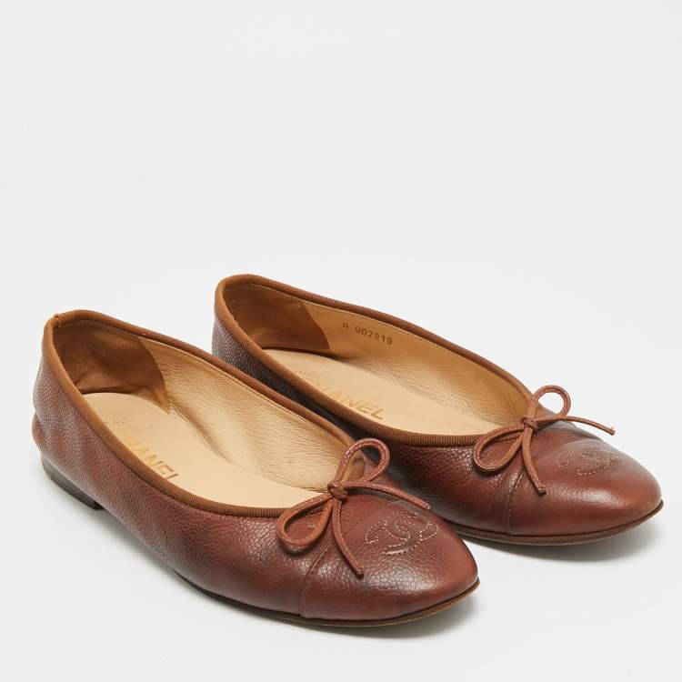 مملوكة مسبقًا Chanel CC Size 37.5 Brown Leather Cap Toe Bow Ballet Flats