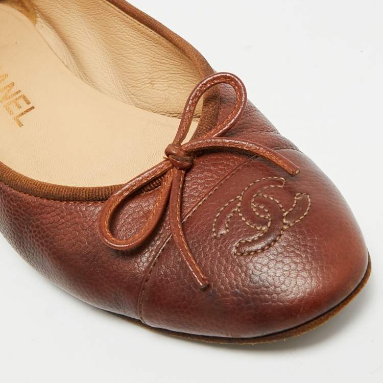 مملوكة مسبقًا Chanel CC Size 37.5 Brown Leather Cap Toe Bow Ballet Flats