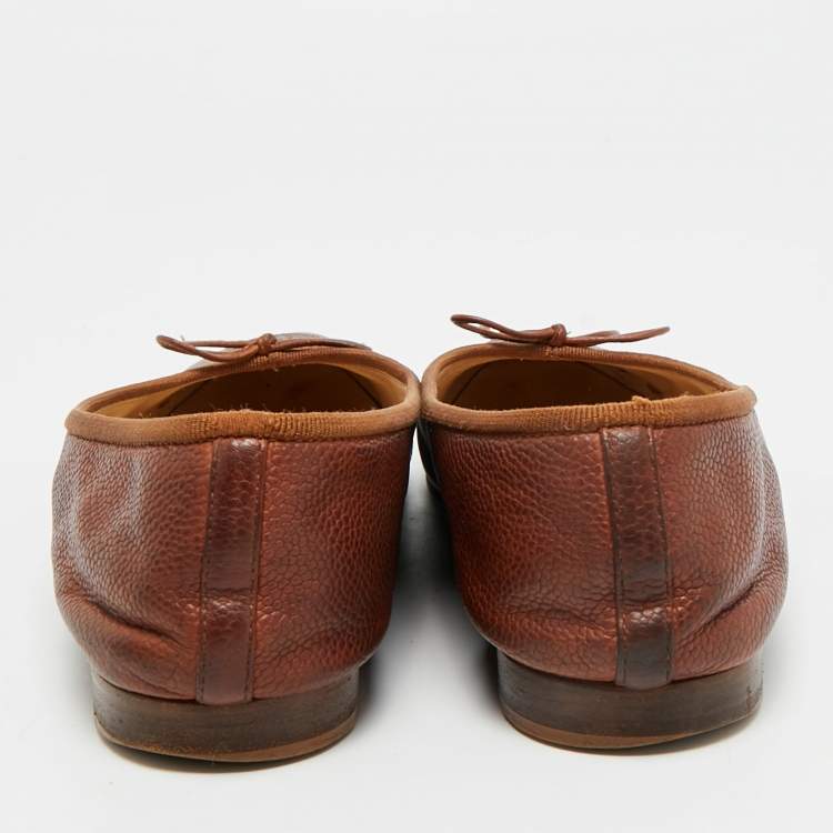 مملوكة مسبقًا Chanel CC Size 37.5 Brown Leather Cap Toe Bow Ballet Flats