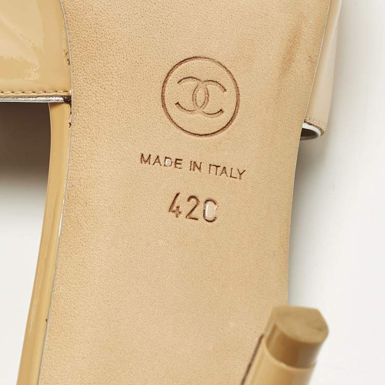 Pre Owned Chanel Camelia Size 42 Beige Patent Leather Slide Sandals