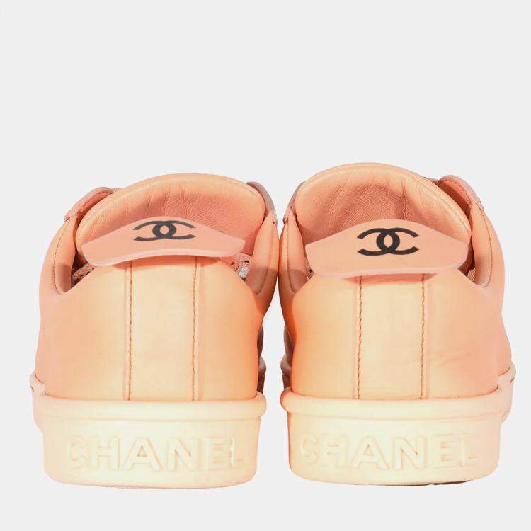 Pre Owned Chanel Peach Leather Weekender CC Logo Sneakers