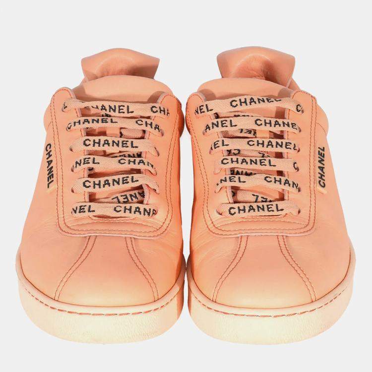 Pre Owned Chanel Peach Leather Weekender CC Logo Sneakers