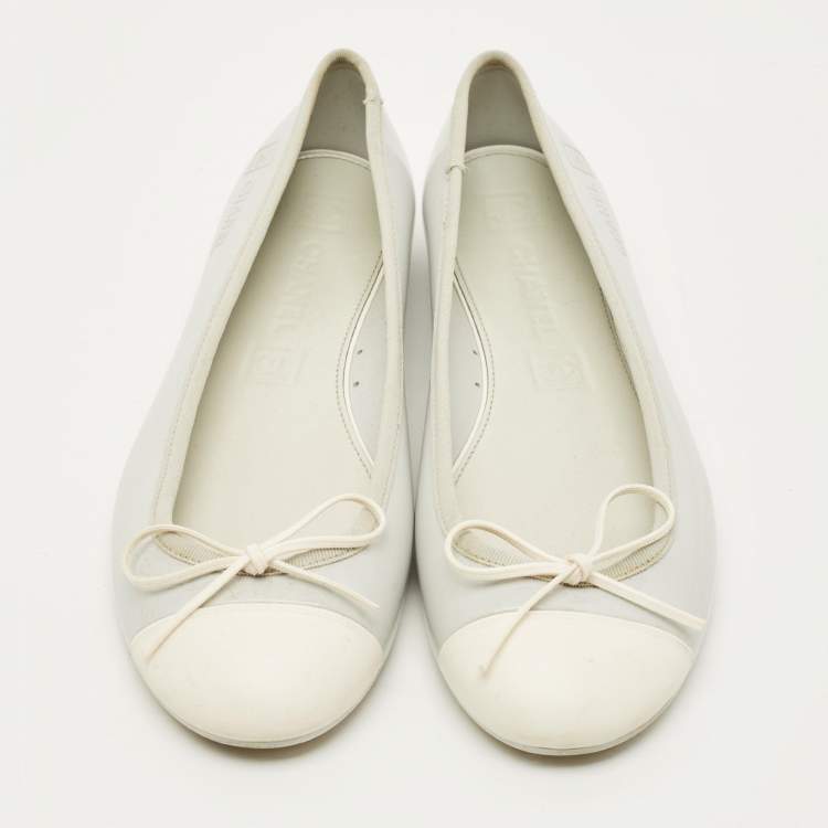 Pre Owned Chanel CC Size 41 Grey/White Leather and Rubber Ballet Flats