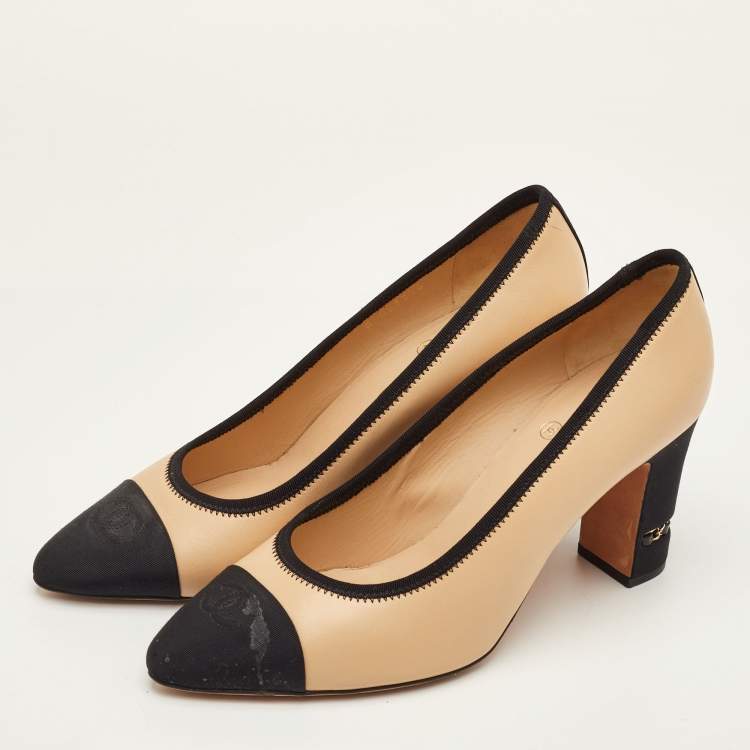 Pre Owned Chanel CC Size 40 Beige/Black Leather and Fabric Cap Toe Block Heel Pumps