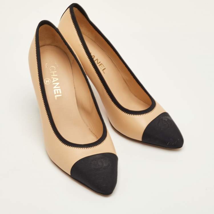 Pre Owned Chanel CC Size 40 Beige/Black Leather and Fabric Cap Toe Block Heel Pumps