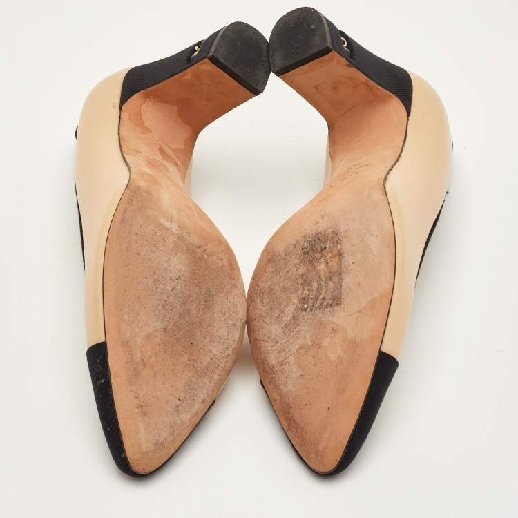 Pre Owned Chanel CC Size 40 Beige/Black Leather and Fabric Cap Toe Block Heel Pumps
