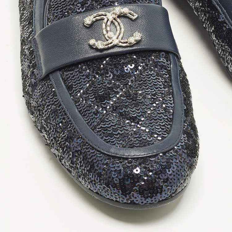 Pre Owned Chanel Size 38.5 Navy Blue Leather and Sequins CC Logo Slip On Loafers 