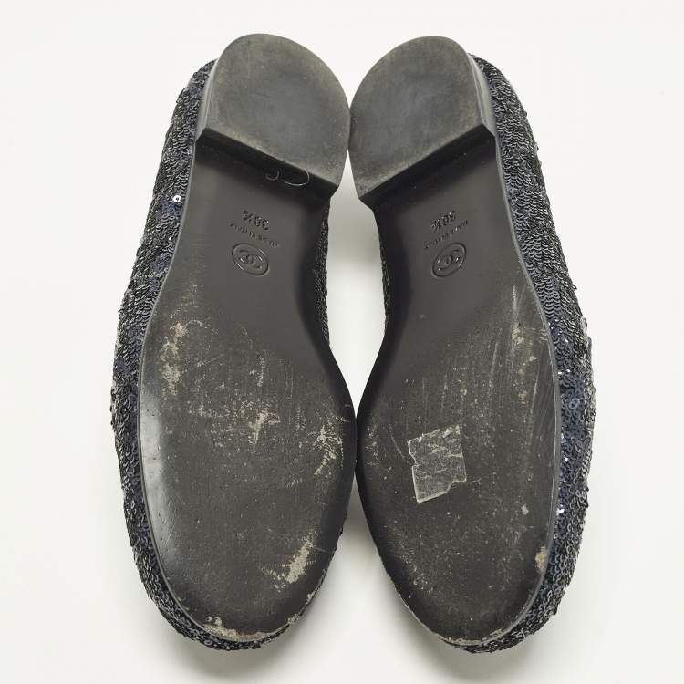 Pre Owned Chanel Size 38.5 Navy Blue Leather and Sequins CC Logo Slip On Loafers 