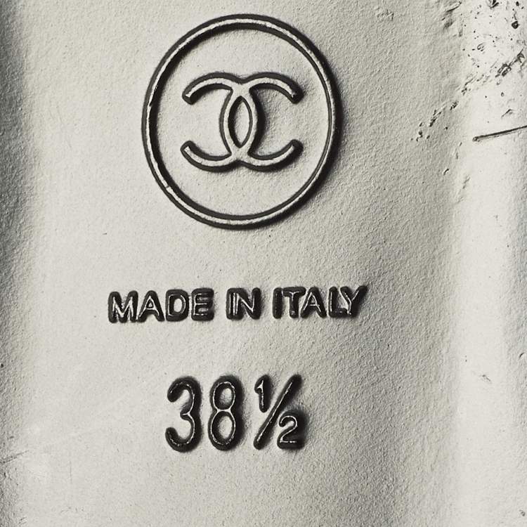 Pre Owned Chanel Size 38.5 Navy Blue Leather and Sequins CC Logo Slip On Loafers 