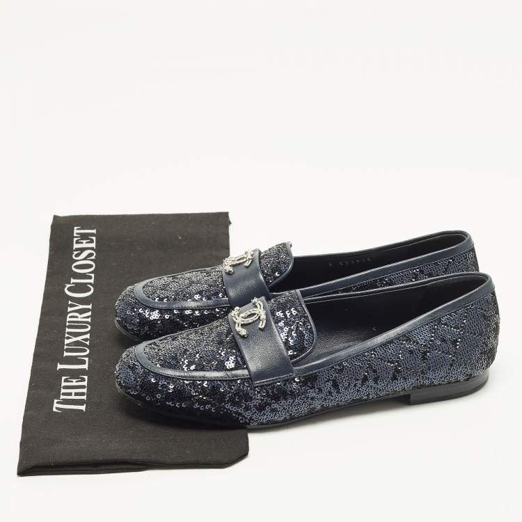 Pre Owned Chanel Size 38.5 Navy Blue Leather and Sequins CC Logo Slip On Loafers 