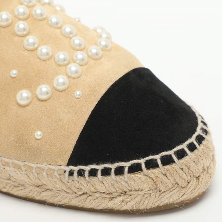 Pre Owned Chanel CC Pearl Logo Size 37 Beige/Black Suede Espadrille Flats 