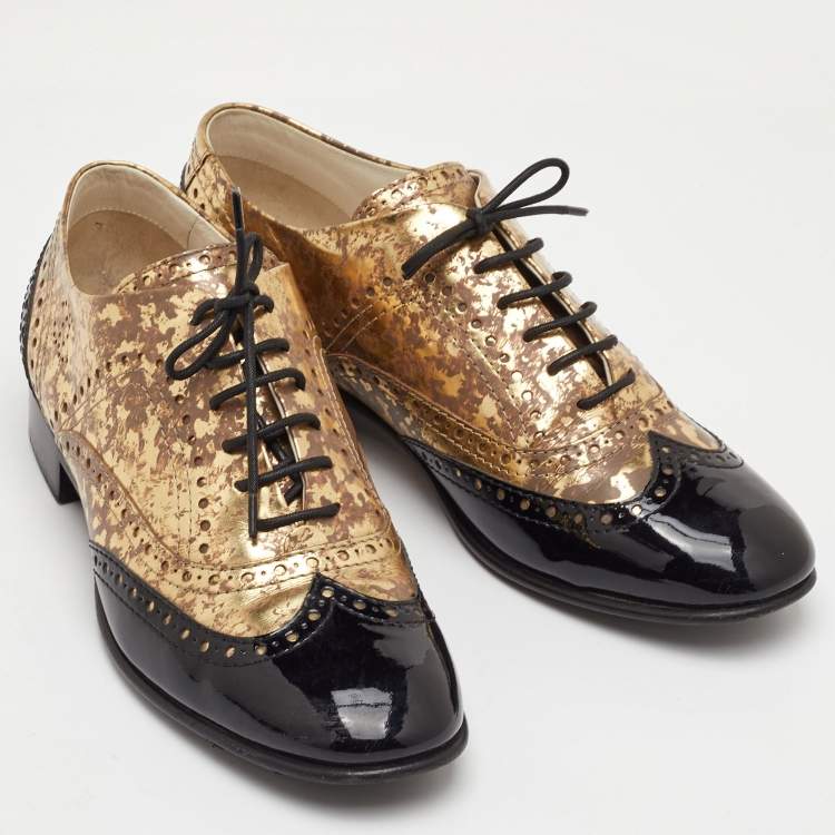 Pre Owned Chanel Size 38.5 Metallic Gold/Black Leather and Patent Leather Brogue Lace Up Oxfords