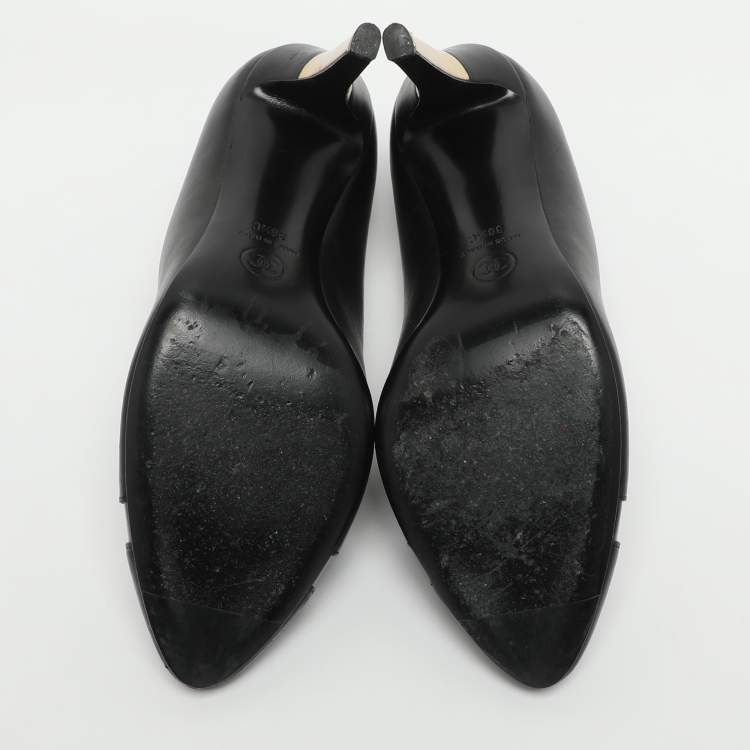 Pre Owned Chanel CC Size 38.5 Black Leather Pumps